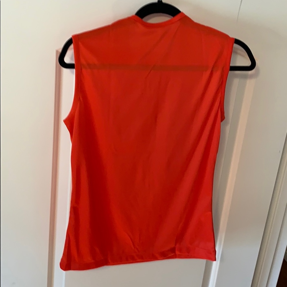 Red tank - Picture 4 of 4